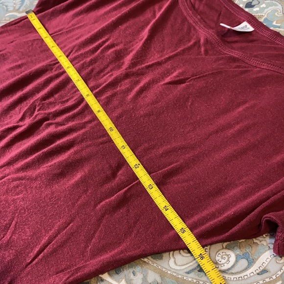 Form Fitting Tee w/ Ruching Detail - Picture 7 of 8